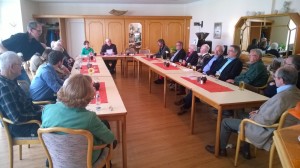 Die Bünder Liberalen hatten zu einem von Ernst Tilly (Mitte) moderierten Gesprächsabend über Senioren im Ehrenamt eingeladen. 