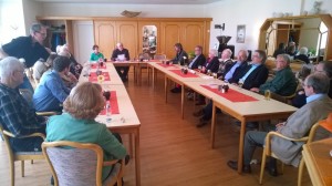 Die Bünder Liberalen hatten zu einem von Ernst Tilly (Mitte) moderierten Gesprächsabend über Senioren im Ehrenamt eingeladen.