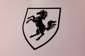 Das Wappen des Kreises Herford, Wittekinds Ross auf silbernem Grund