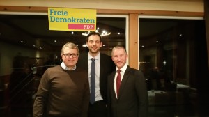 Bezirksvorsitzender Frank Schäffler, Landtagsabgeordneter Marc Lürbke und Kreisvorsitzender Stephen Paul freuten sich über die zahlreichen Fragen und Meinungsbeiträge ihrer Parteimitglieder