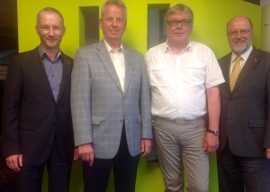 im Löhner Rathaus mit Stephen Paul, Heinz Held, Uwe Neuhaus und Siegfried Mühlenweg (von links).