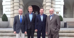 Bürgermeistergespräch im Herforder Rathaus mit (von links) Stephen Paul, Günther Klempnauer, Tim Kähler und Siegfried Mühlenweg