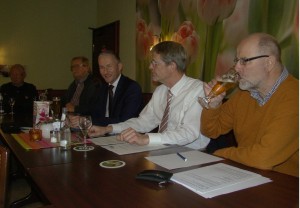 FDP-Kreisvorsitzender Stephen Paul, Kreisdezernent Norbert Burmann und FDP-Kreistagsmitglied Siegfried Mühlenweg (vorne von links)