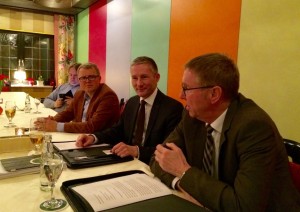 Harald Grefe (rechts) sprach bei den Freien Demokraten im Kreis Herford.