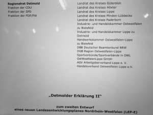 Einhellige Kritik aus Ostwestfalen-Lippe an den überzogenen LEP-Vorschriften. Die "Detmolder Erklärung II" des Regionalrates, der Kreise und weiterer öffentlicher Institutionen.